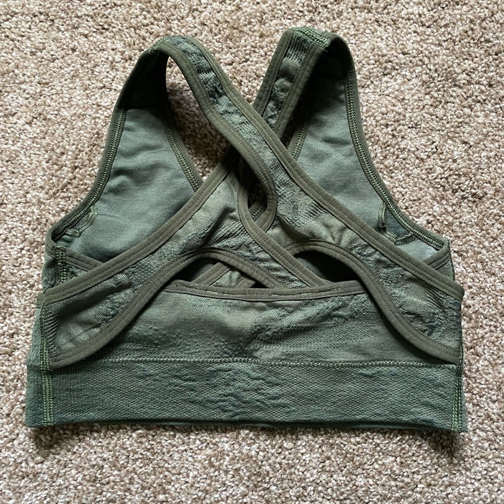 SOLD Gymshark Adapt Seamless Sports Bra - Picture 2 of 5